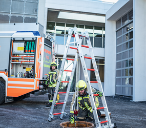 Multi-function ladder w. head bracket | © MUNK GmbH