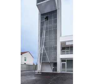 Seilzugleiter 3-teilig mit Stützen ÖNORM F4047 | © MUNK GmbH