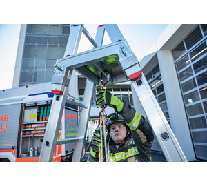 Steckleiter als Stehleiter mit Verbindungsteil | © MUNK GmbH