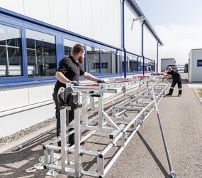 Inspection of a 3-piece rope pull ladder | © MUNK GmbH
