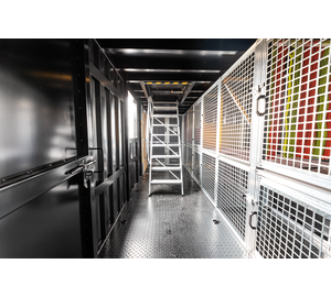 Atemschutzübungsanlage, Gang, Treppe, innen | © MUNK GmbH