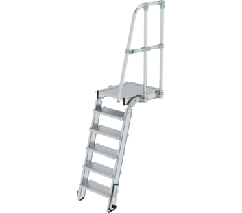 Rear access steps with platform | © MUNK GmbH