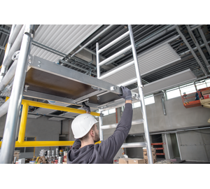 FlexxTower Ein Personen Gerüst Plattform einhängen | © MUNK GmbH