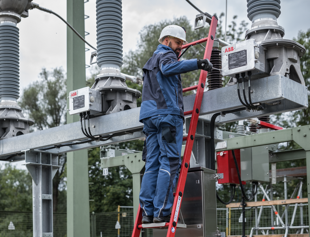 Straight ladder GRP w. stab. 12 rungs Application w. hook-in step | © MUNK GmbH