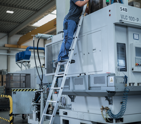 Straight ladder w/o stab. 12 rungs, app. | © MUNK GmbH