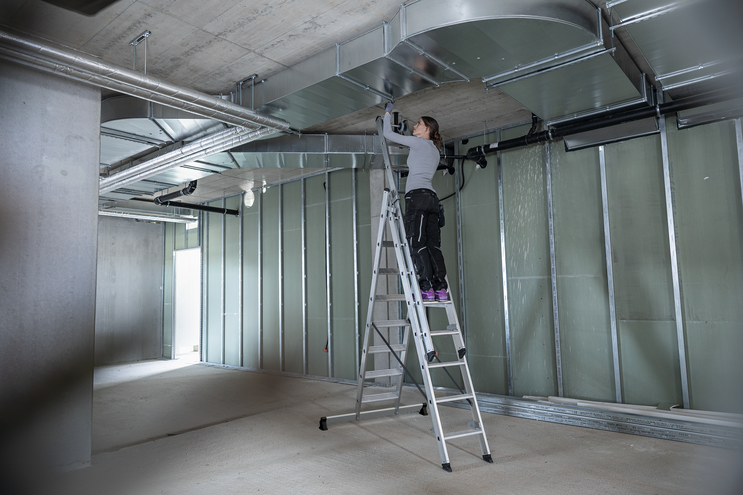 Multi-purpose ladder w. steps with nivello® stab. | © MUNK GmbH