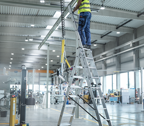 Multi-purpose ladder w. steps with nivello® stab. | © MUNK GmbH