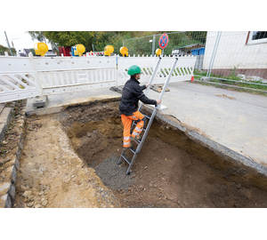 Stufen-Baugrubenleiter im Einsatz | © MUNK GmbH