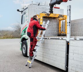 Stepladder suspension ladder lorry 8 steps incl. suspension device Application | © MUNK GmbH