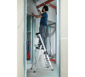 Échelle double avec marches d’un seul côté 4 marches Application | © MUNK GmbH