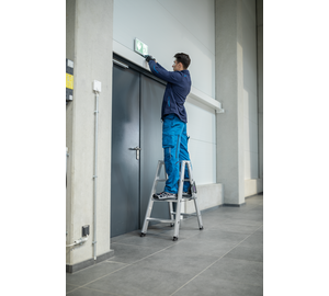 Double-sided step ladder, 2-sided acc.,2x4 steps | © MUNK GmbH