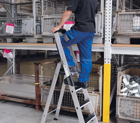 2-sided ladd.,1-sided acc.,w. clip-step 4 st.app. | © MUNK GmbH