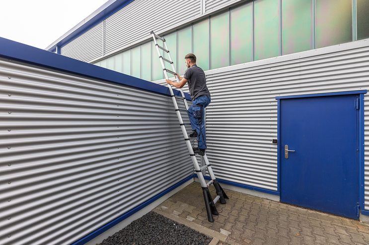 Telescopic ladder with steps, Prime Line, 13 steps | © Telesteps AB