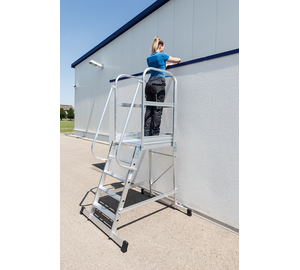 Plattformleiter mit Rollen 5 Stufen Anwendung | © MUNK GmbH