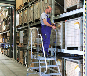 Plat.stairs,2-sid.acc. spr-load.cast.stl.grat,4 st | © MUNK GmbH