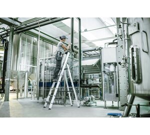 Stepladder with steps, single-sided access with clip-step relax application | © MUNK GmbH