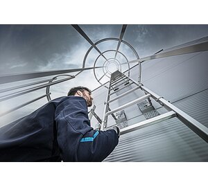 Echelle à crinoline sur façade en tôle | © MUNK GmbH