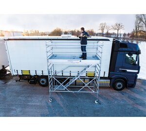 Mobiles Enteisungsgerüst mit LKW | © MUNK GmbH