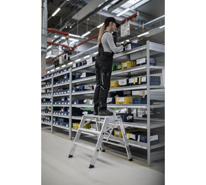 Hinged platform, 1-sided access 3 steps, app. | © MUNK GmbH