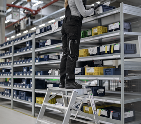 Hinged platform, 1-sided access 3 steps, app. | © MUNK GmbH