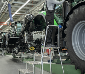 Work platform rigid w. handrail 5 steps, app. | © MUNK GmbH