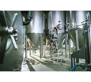 Leichtmetall-Arbeitspodest, starr 4 Stufen mit Handlauf | © MUNK GmbH