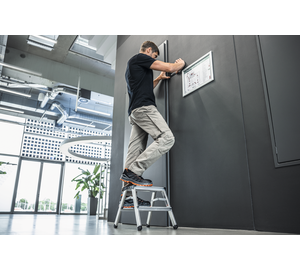 Haushalts-Klapptritt 2 Stufen in der Anwendung | © MUNK GmbH