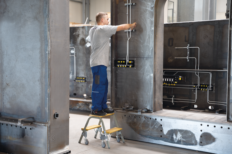 St. & wood step stool w. castors, 2 steps, app. | © MUNK GmbH