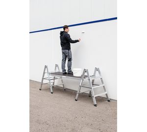 Klapptritte mit Einhängeplattform Anwendung | © MUNK GmbH