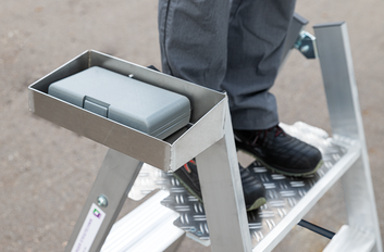 Folding step, 2-sided acc. Storage tray, app. | © MUNK GmbH