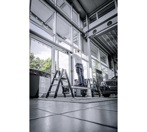 Klapptritte RAL 7016 mit Einhängeplattform Anwendung | © MUNK GmbH