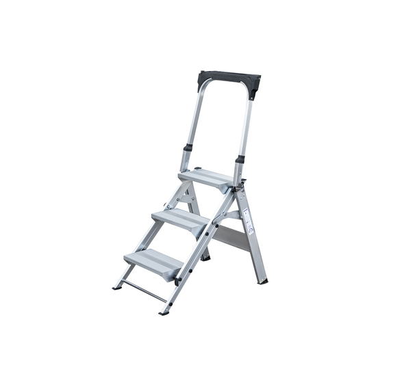 Folding steps with retaining bracket 3 steps | © MUNK GmbH