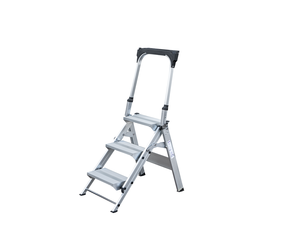 Folding steps with retaining bracket 3 steps | © MUNK GmbH