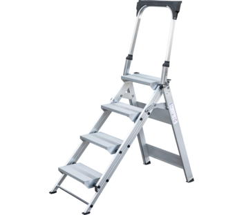 Folding steps with retaining bracket 4 steps | © MUNK GmbH